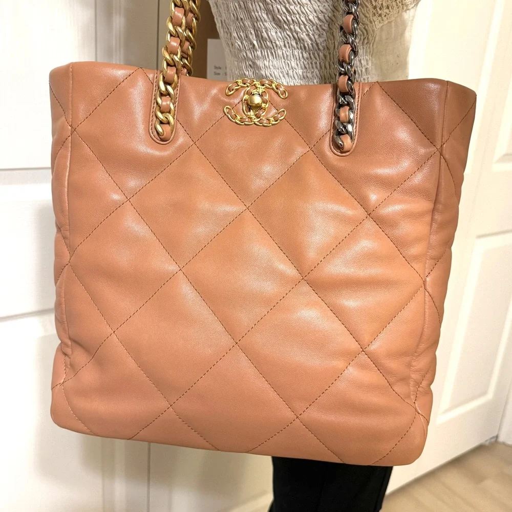 CHANEL Lambskin Quilted Leather Shopping Bag in Light Caramel Brown - Picture 3 of 16